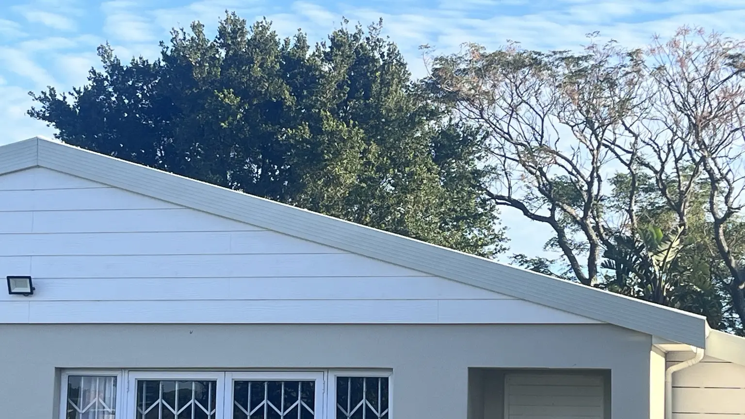 House gable after seamless aluminium edging installation